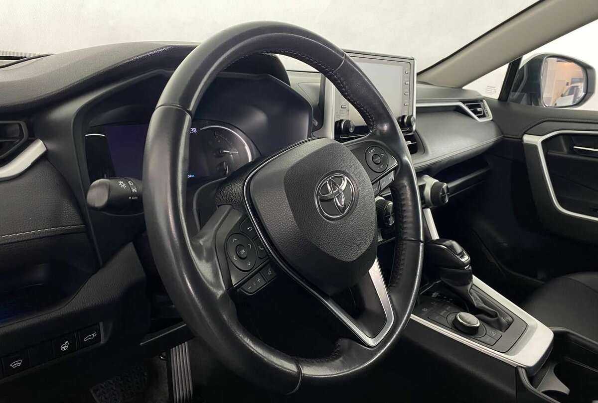 Toyota RAV4 с пробегом — 2021 год. Фото: #12