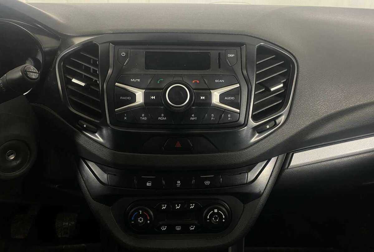 Lada (ВАЗ) Vesta с пробегом — 2020 год. Фото: #9