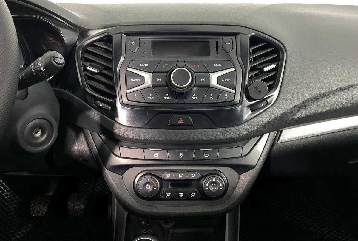 Lada (ВАЗ) Vesta с пробегом — 2019 год. Фото: #11