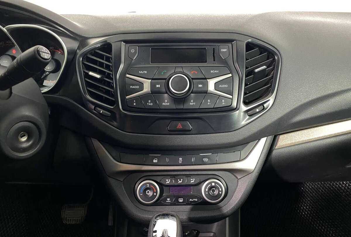 Lada (ВАЗ) Vesta с пробегом — 2020 год. Фото: #11