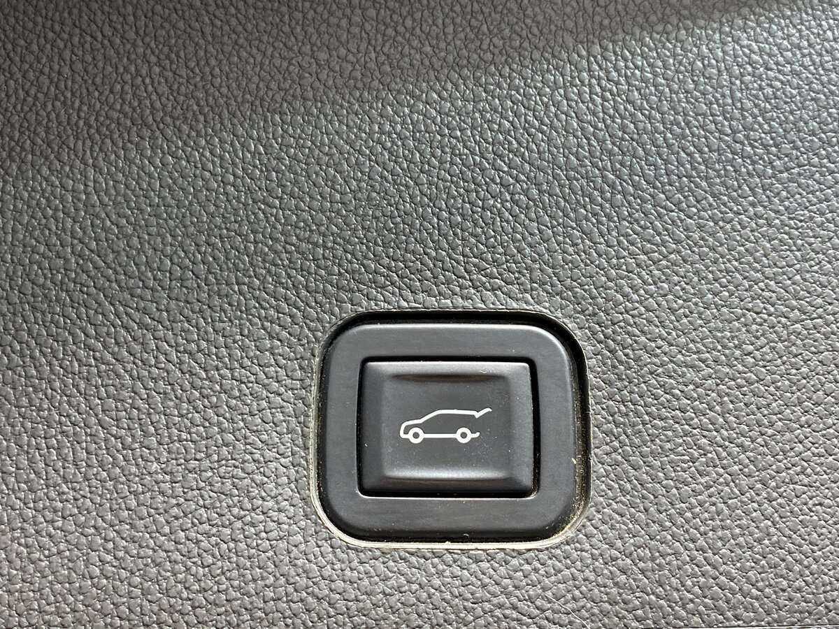 Cadillac SRX с пробегом — 2011 год. Фото: #8