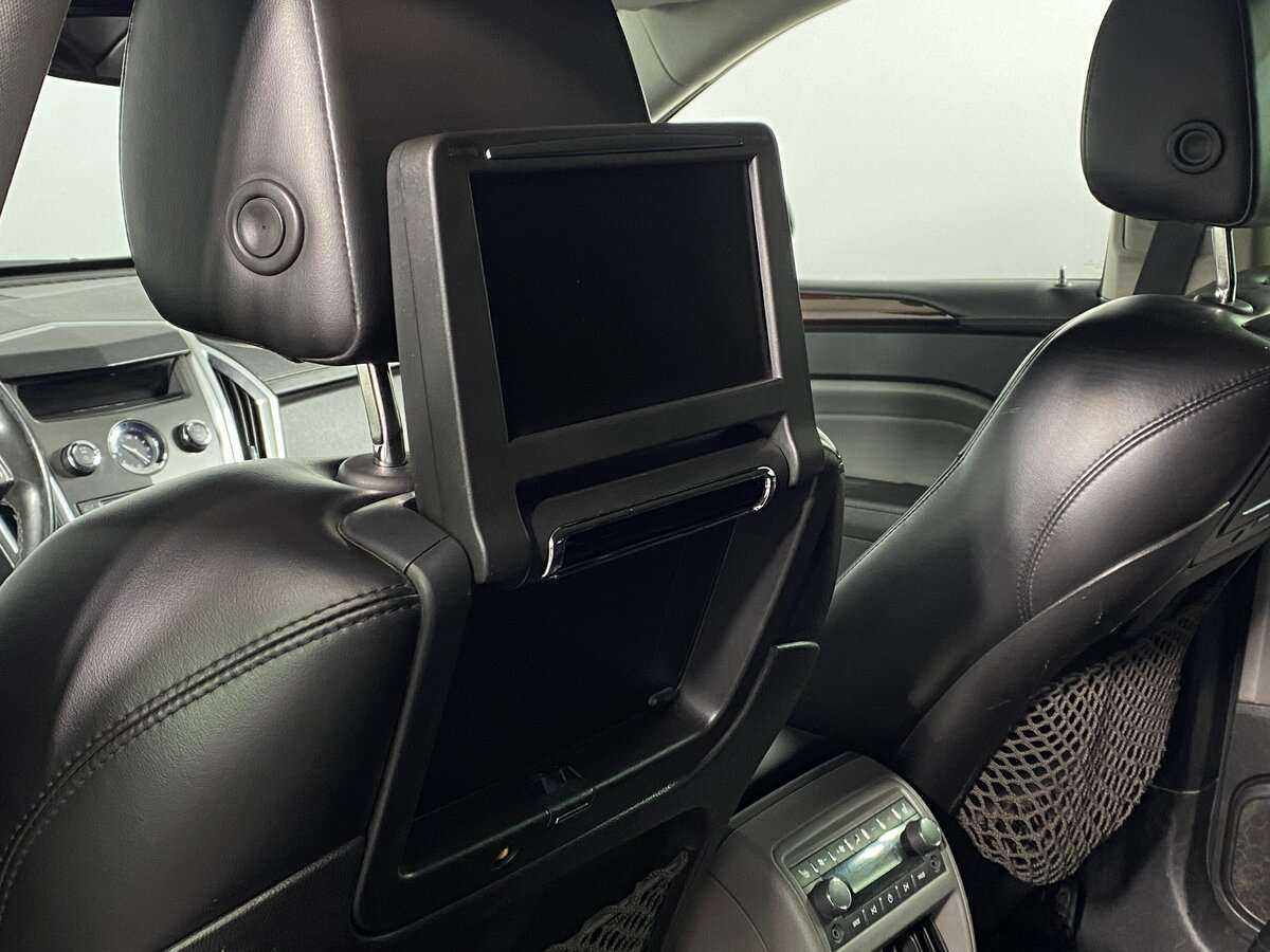 Cadillac SRX с пробегом — 2011 год. Фото: #16