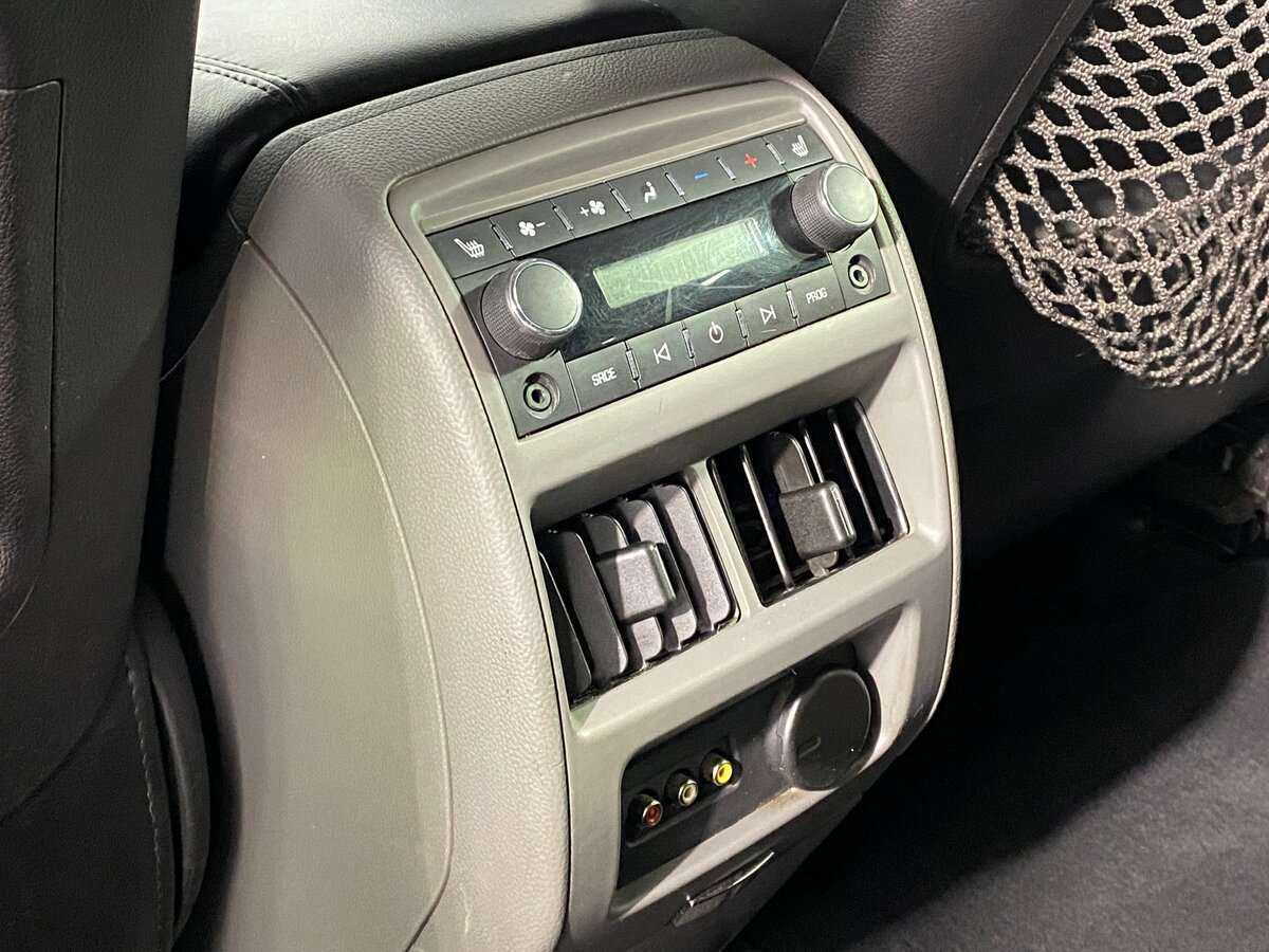 Cadillac SRX с пробегом — 2011 год. Фото: #17