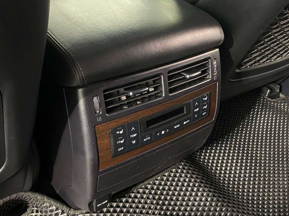 Toyota Land Cruiser с пробегом — 2017 год. Фото: #10