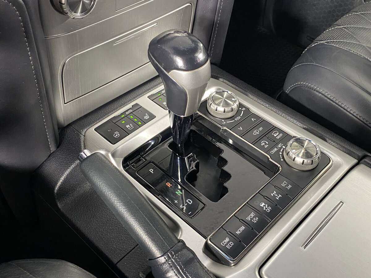 Toyota Land Cruiser с пробегом — 2017 год. Фото: #13