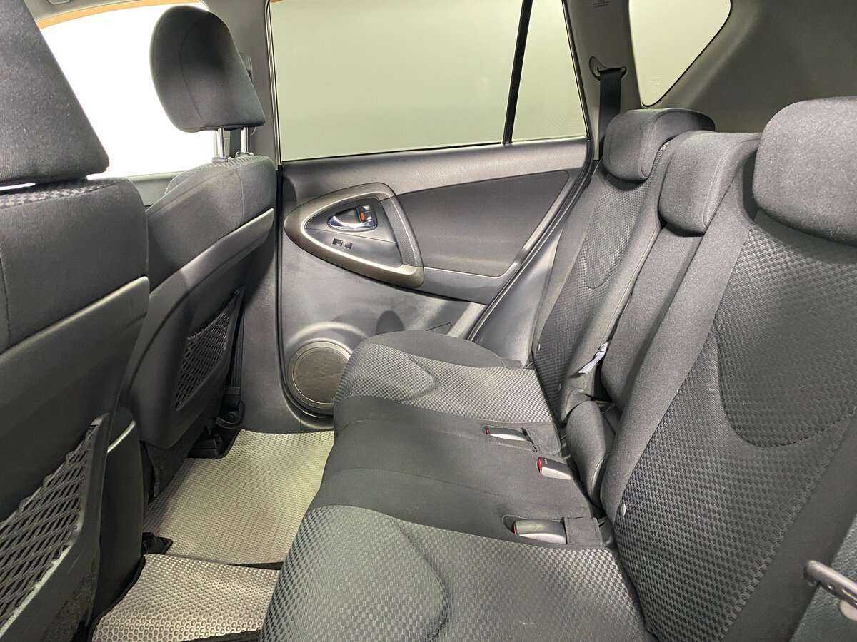 Toyota RAV4 с пробегом — 2011 год. Фото: #8