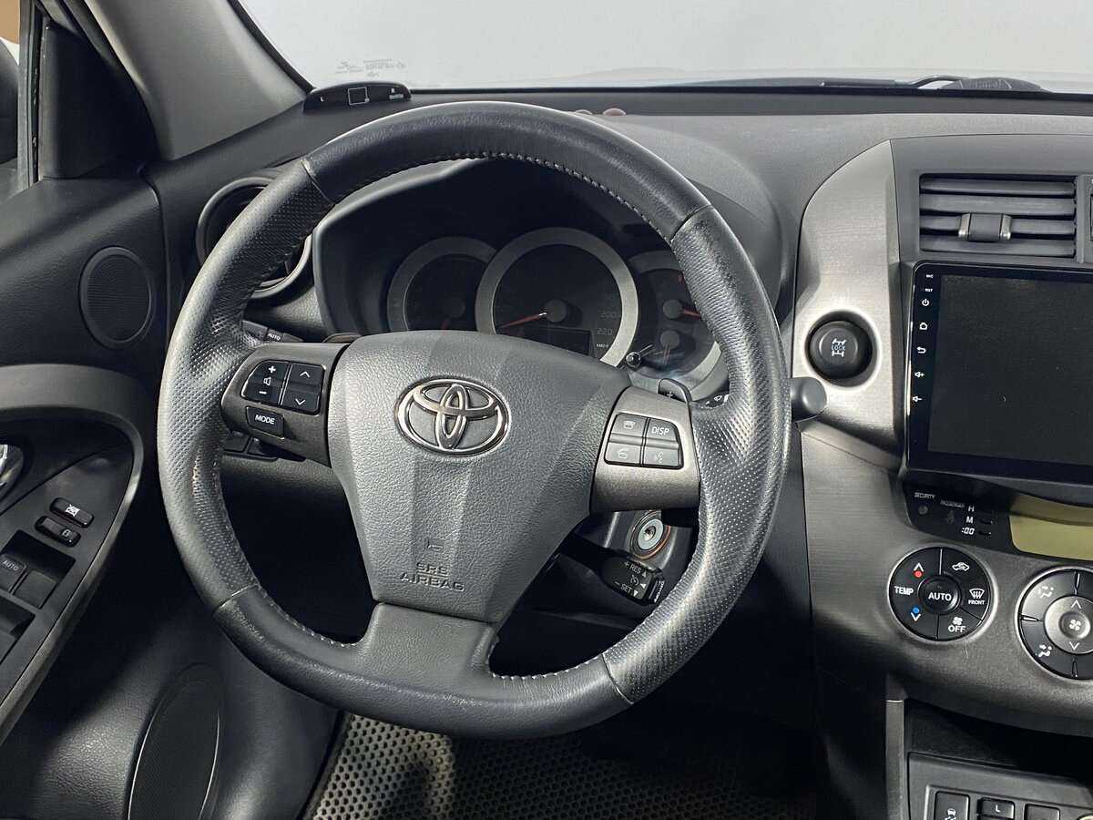 Toyota RAV4 с пробегом — 2011 год. Фото: #10