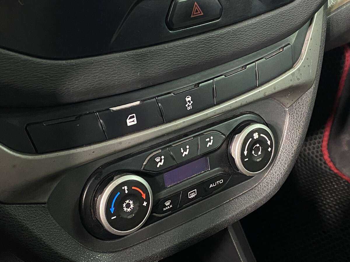 Lada (ВАЗ) Vesta с пробегом — 2017 год. Фото: #13