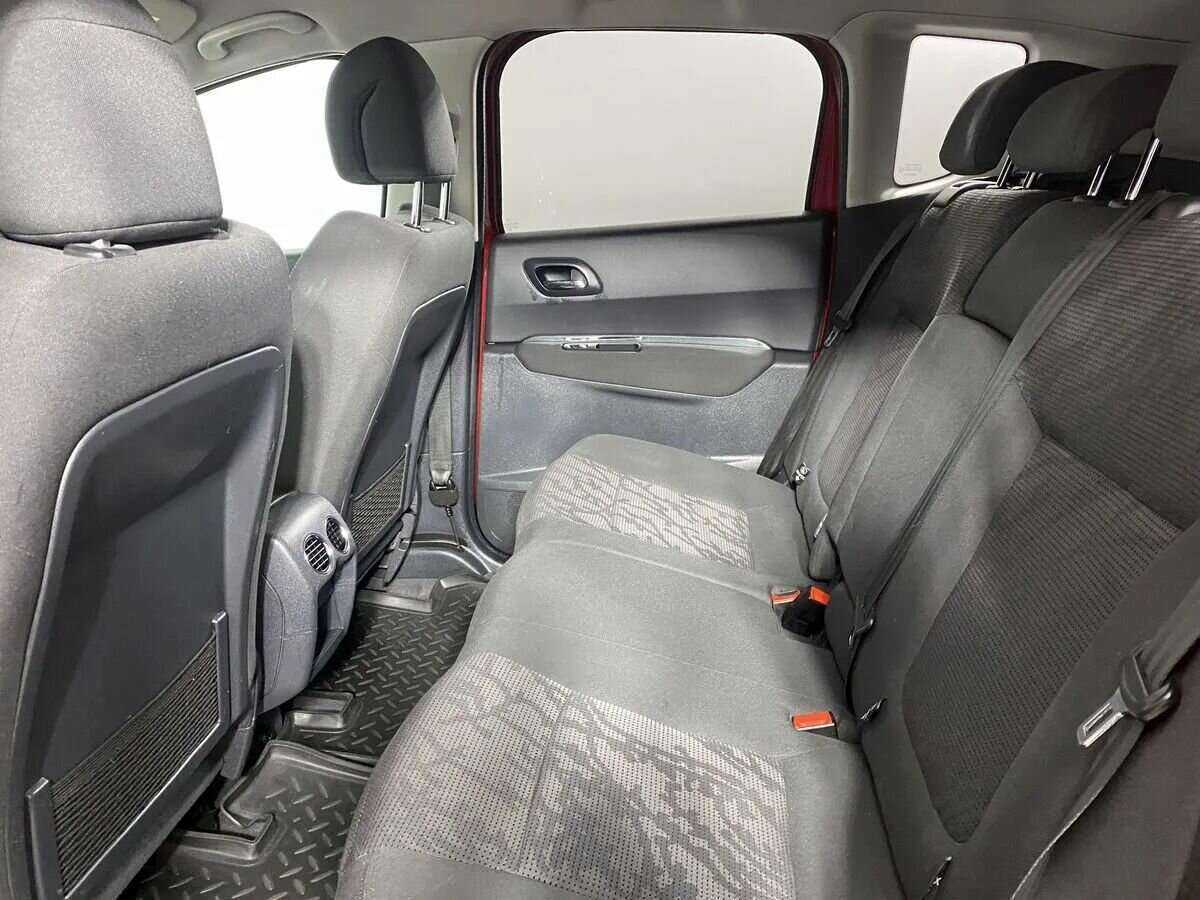 Peugeot 3008 с пробегом — 2012 год. Фото: #8