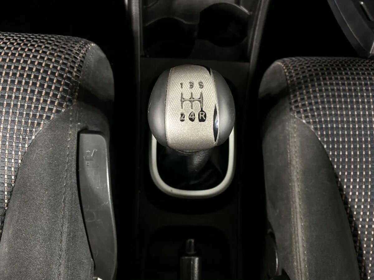 Nissan Tiida с пробегом — 2011 год. Фото: #13