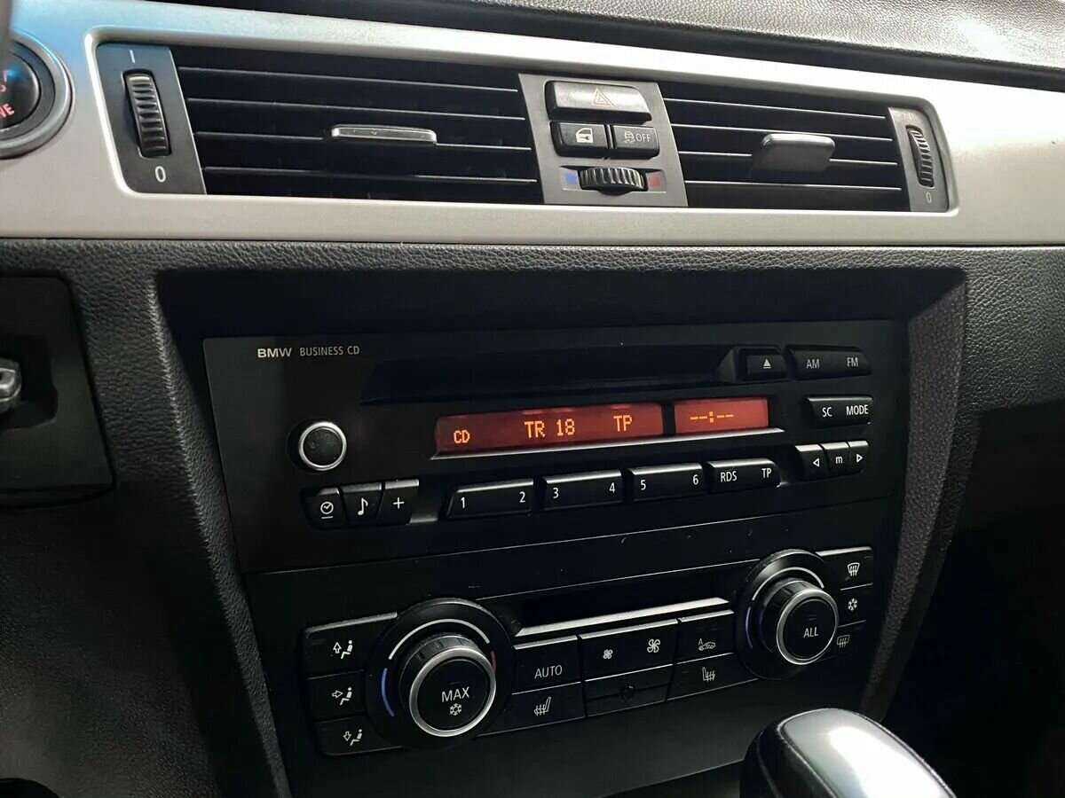 BMW 3 серии с пробегом — 2011 год. Фото: #13