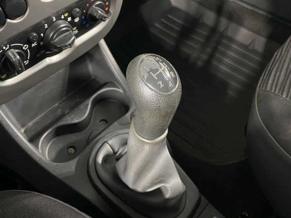 Renault Logan с пробегом — 2012 год. Фото: #9