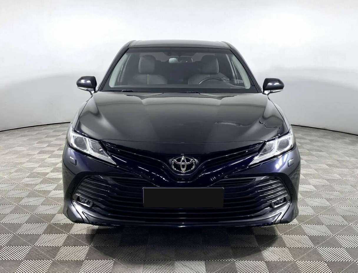 Toyota Camry с пробегом — 2020 год. Фото: #1