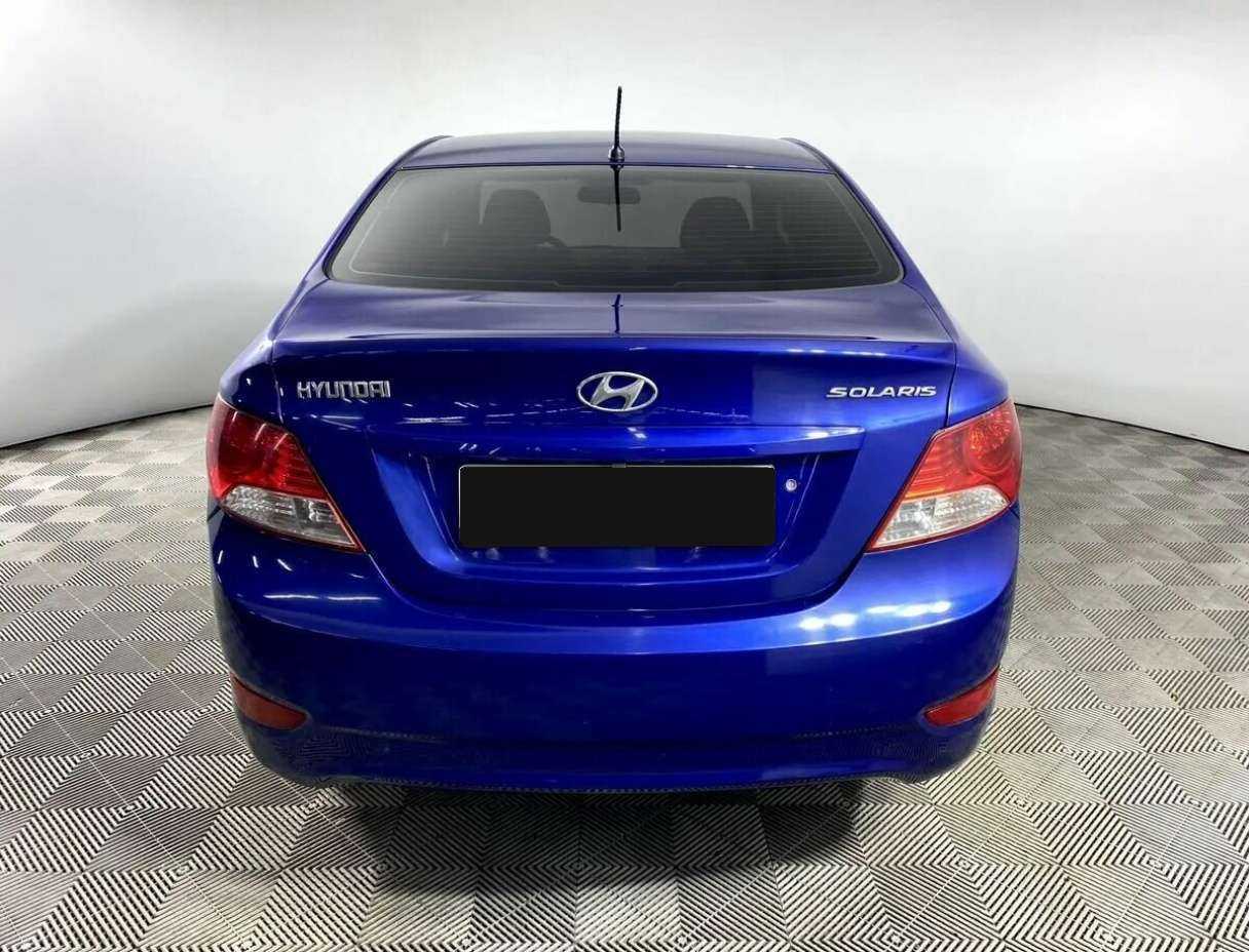 Hyundai Solaris с пробегом — 2011 год. Фото: #6