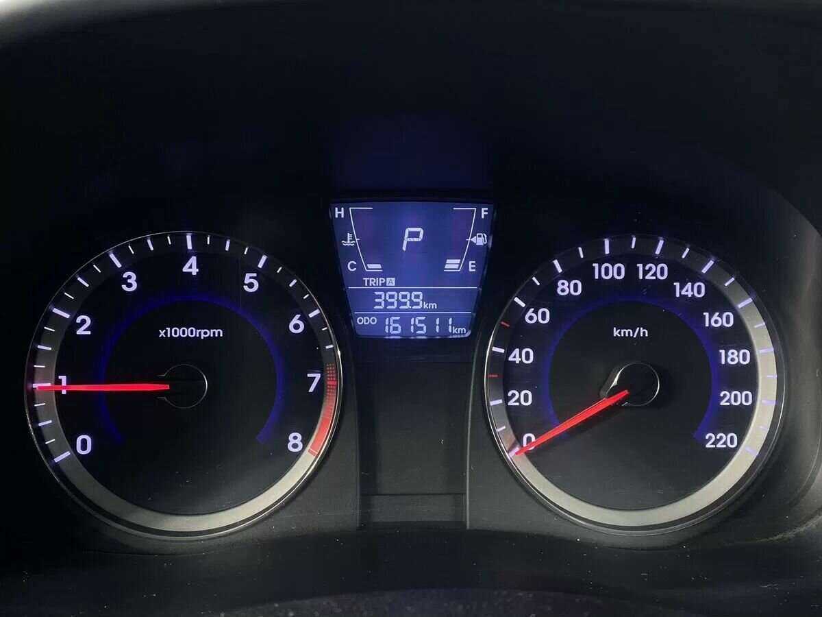 Hyundai Solaris с пробегом — 2011 год. Фото: #14