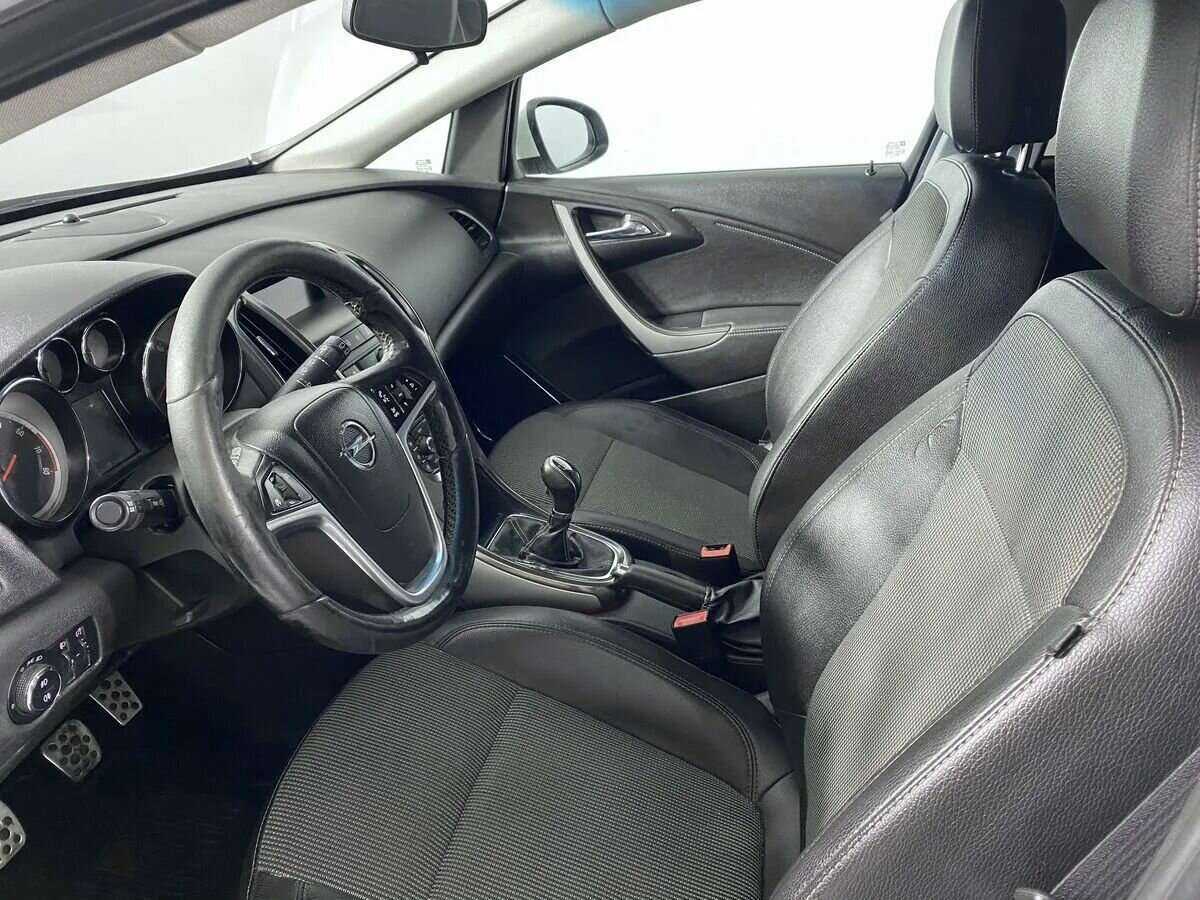 Opel Astra с пробегом — 2012 год. Фото: #7