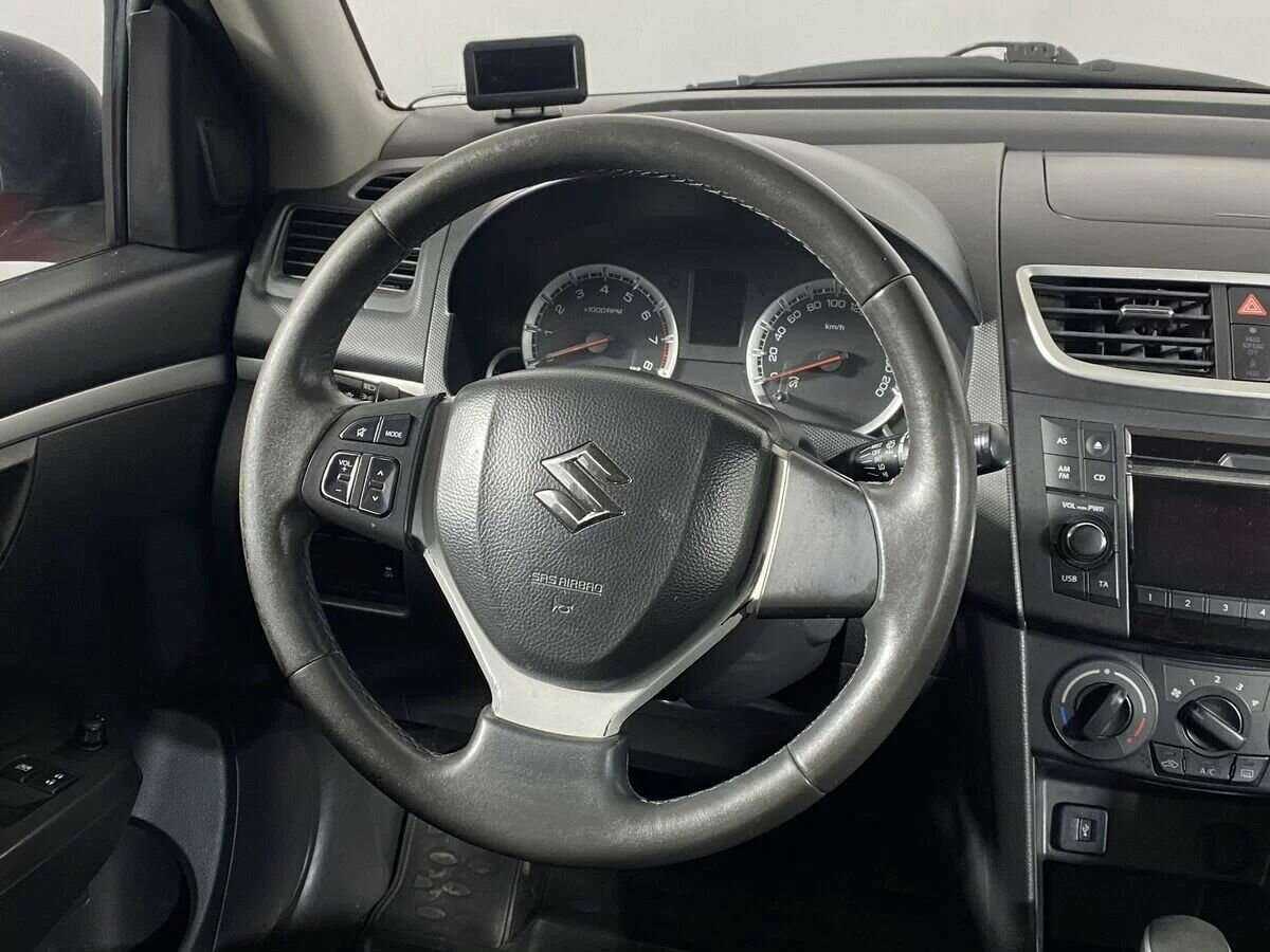 Suzuki Swift с пробегом — 2011 год. Фото: #9