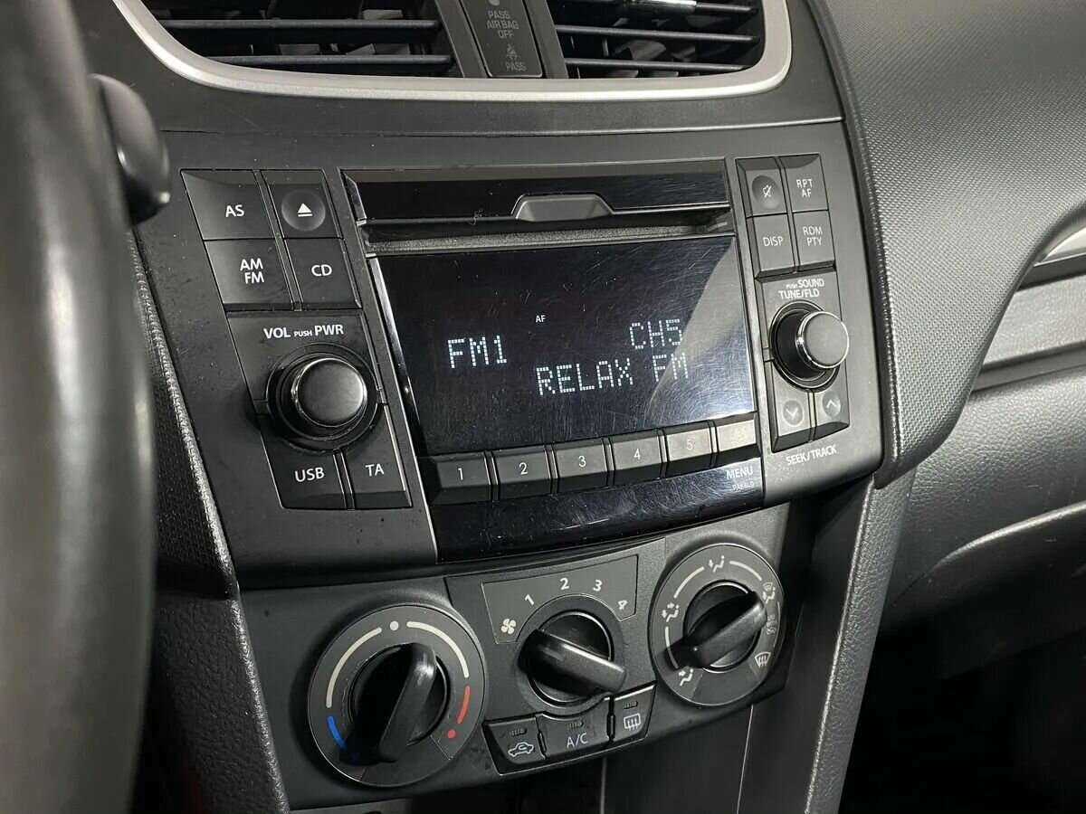 Suzuki Swift с пробегом — 2011 год. Фото: #11