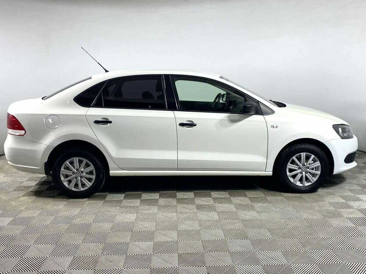 Volkswagen Polo с пробегом — 2011 год. Фото: #2