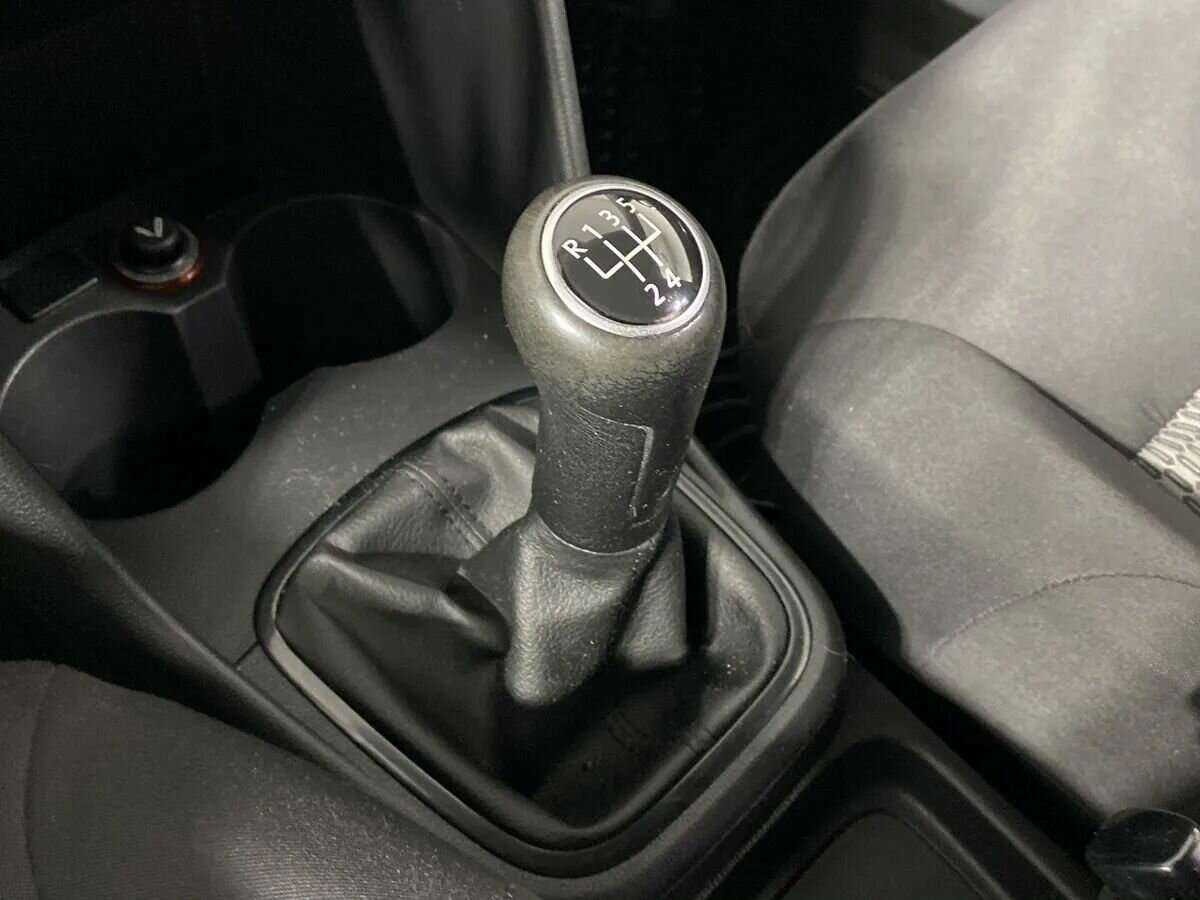 Volkswagen Polo с пробегом — 2011 год. Фото: #12