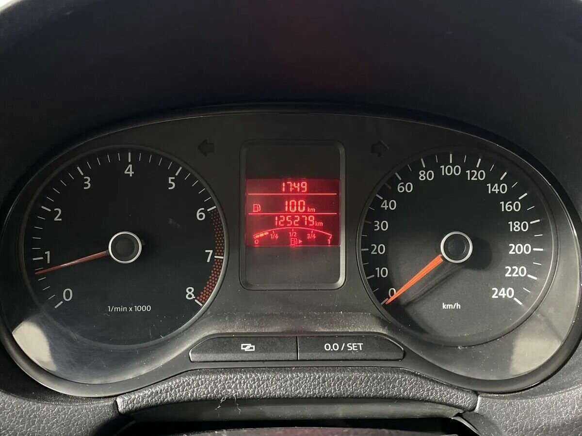 Volkswagen Polo с пробегом — 2011 год. Фото: #13