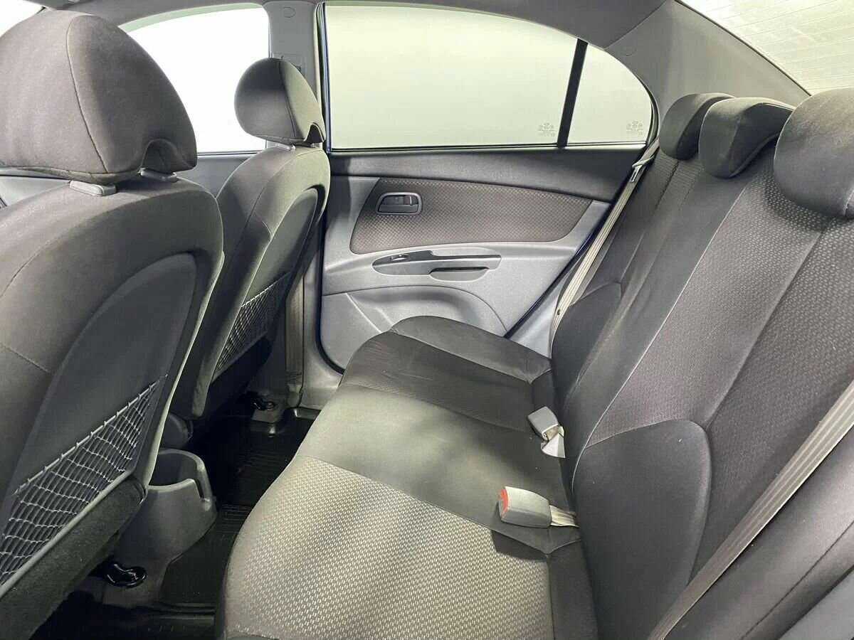 Kia Rio с пробегом — 2010 год. Фото: #8