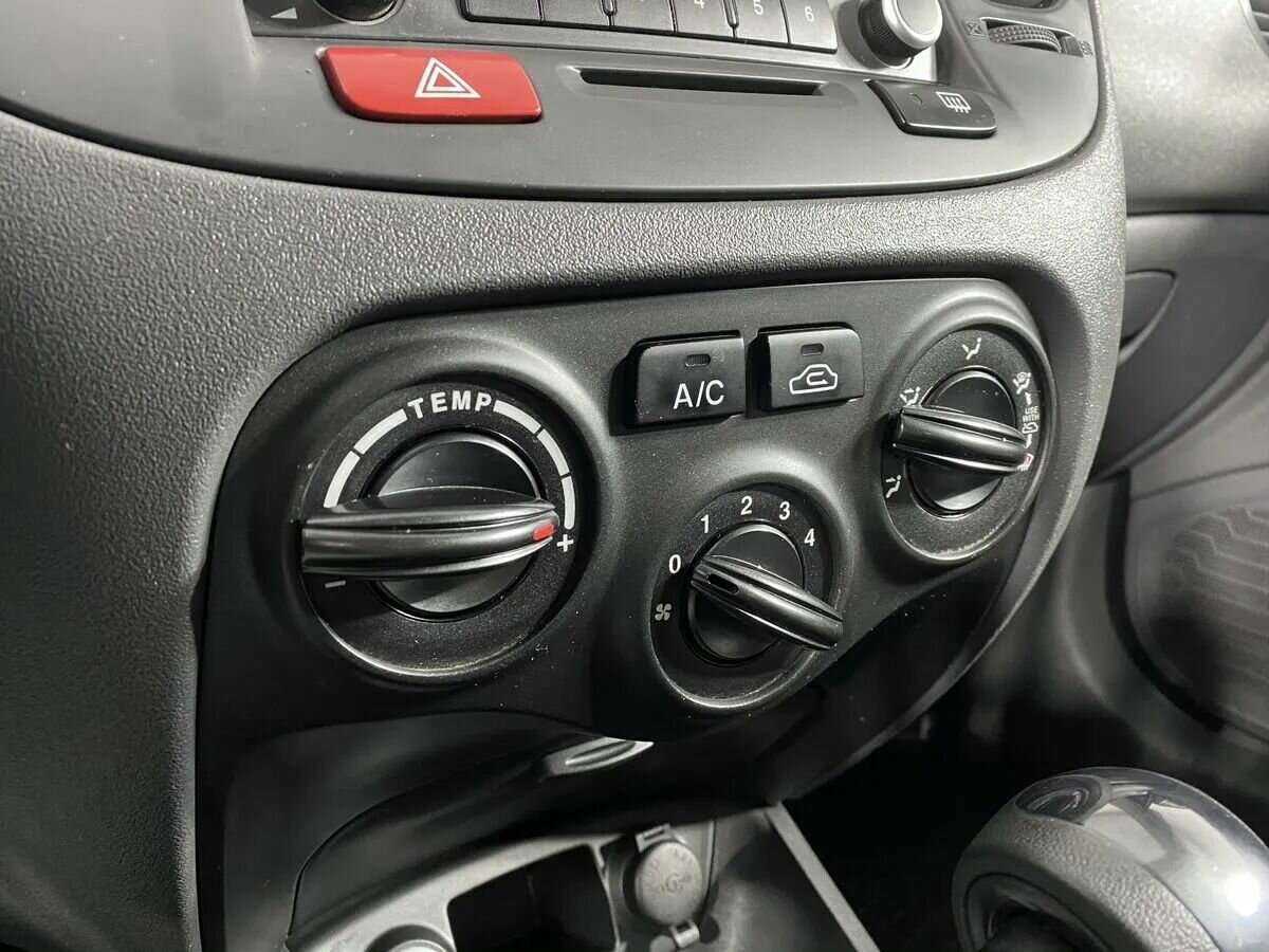 Kia Rio с пробегом — 2010 год. Фото: #11