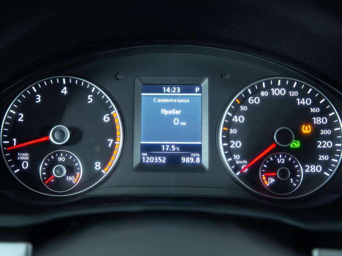 Volkswagen Scirocco с пробегом — 2011 год. Фото: #12