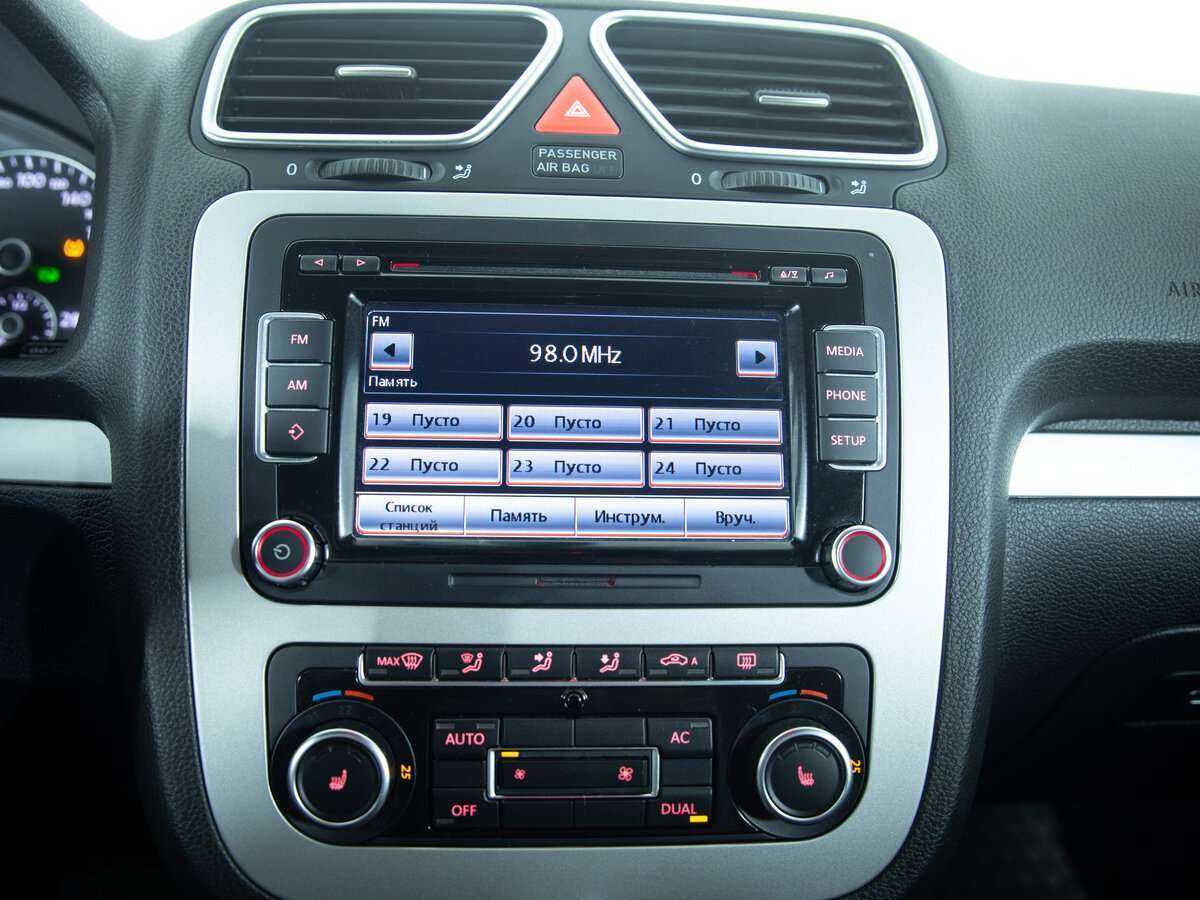 Volkswagen Scirocco с пробегом — 2011 год. Фото: #13