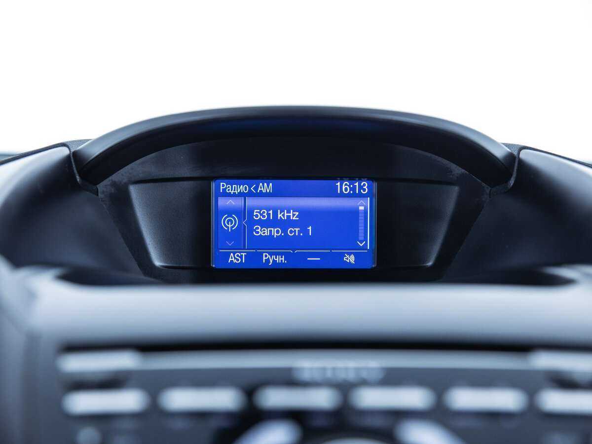 Ford Kuga с пробегом — 2015 год. Фото: #17