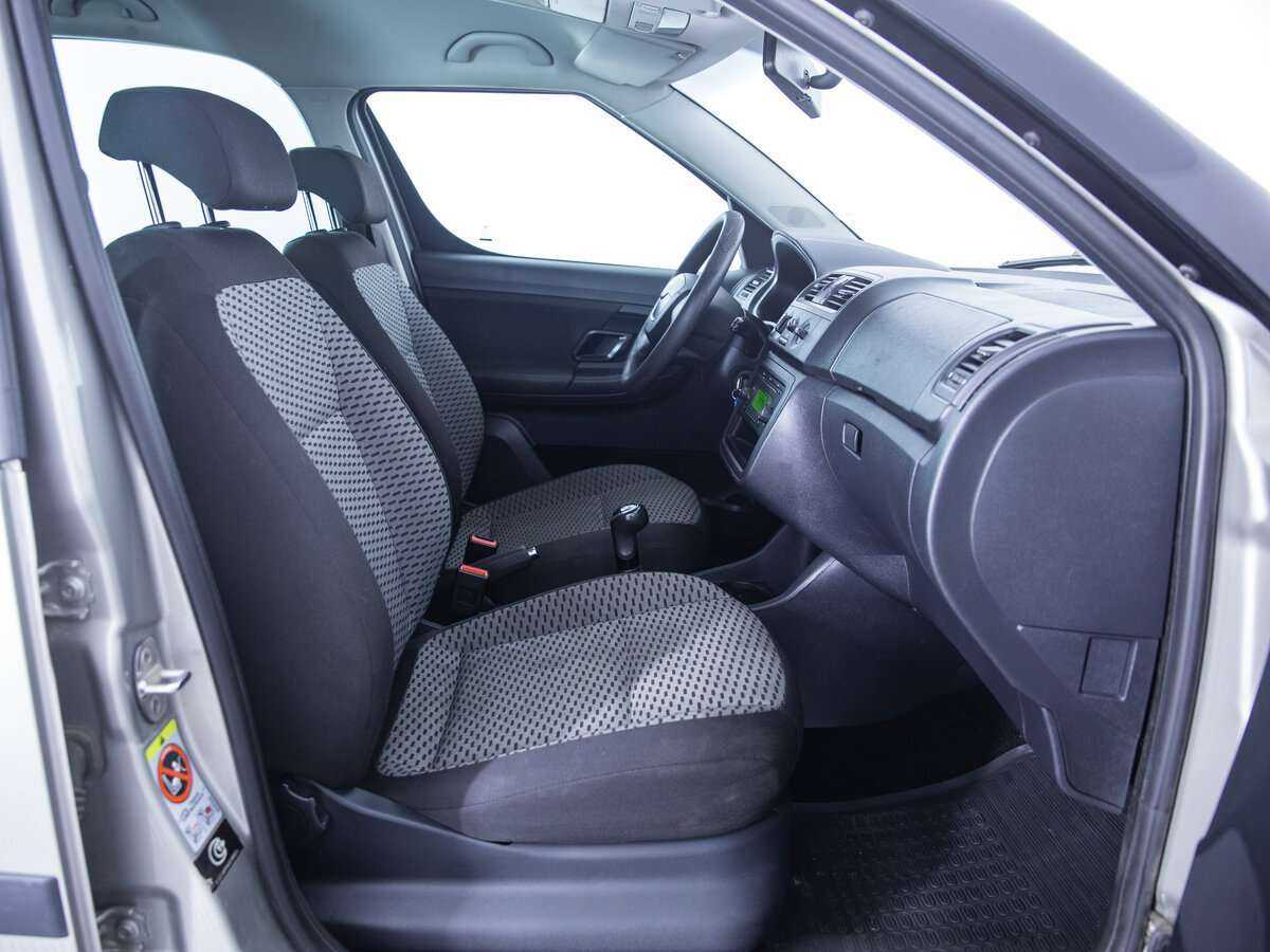 Skoda Roomster с пробегом — 2011 год. Фото: #11