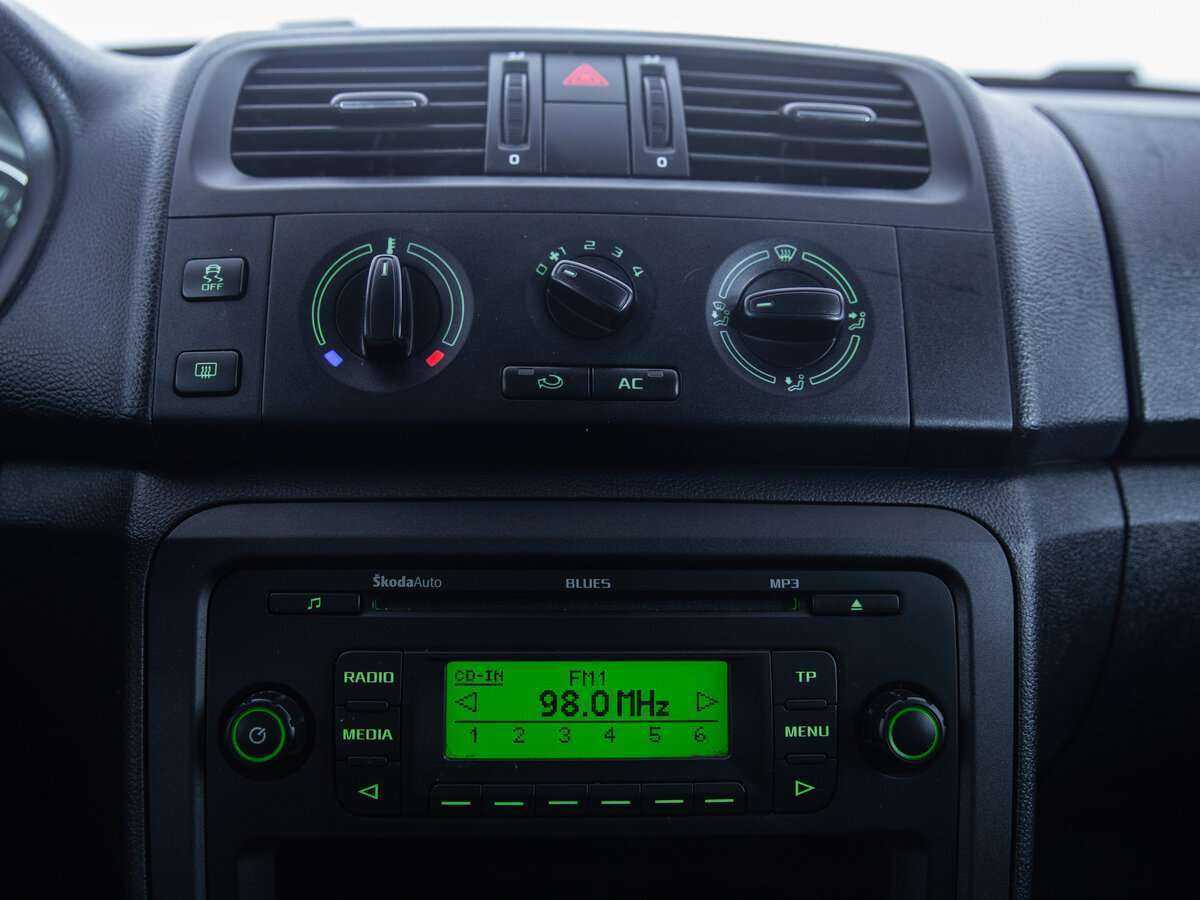 Skoda Roomster с пробегом — 2011 год. Фото: #17