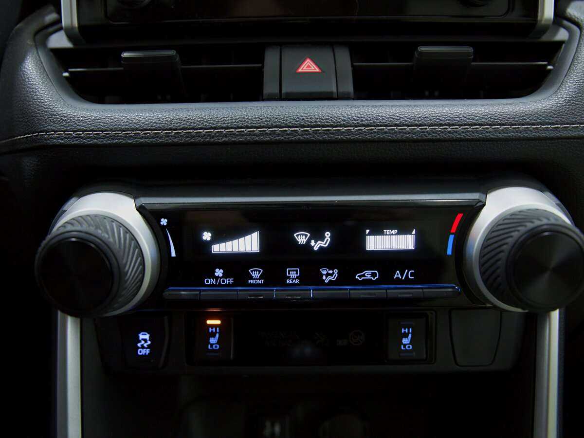 Toyota RAV4 с пробегом — 2020 год. Фото: #8