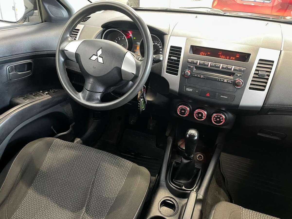 Mitsubishi Outlander с пробегом — 2011 год. Фото: #3