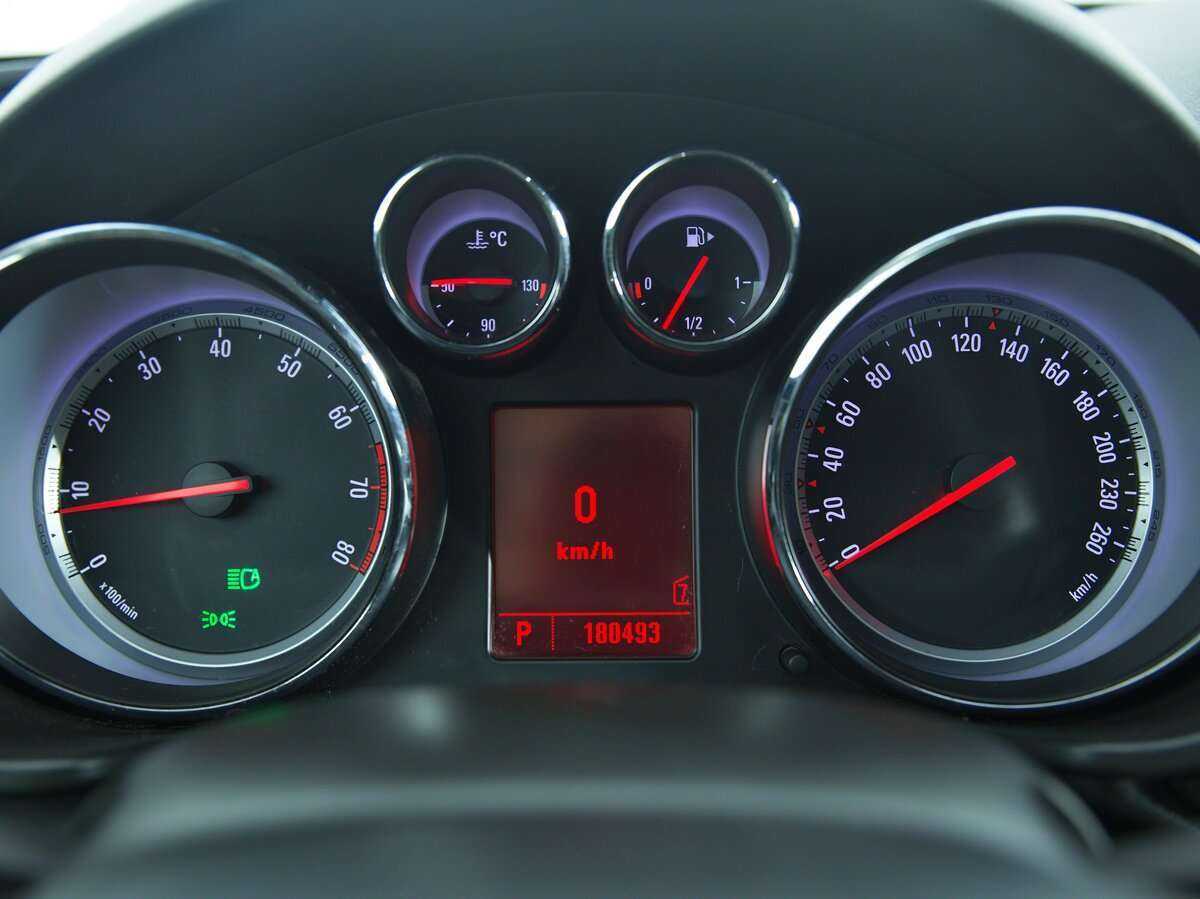 Opel Insignia с пробегом — 2009 год. Фото: #10