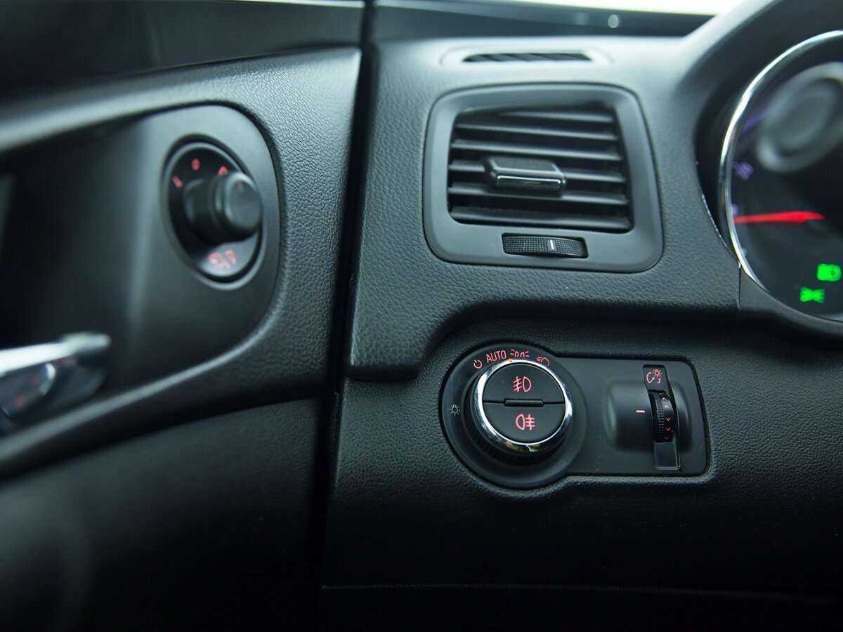 Opel Insignia с пробегом — 2009 год. Фото: #17