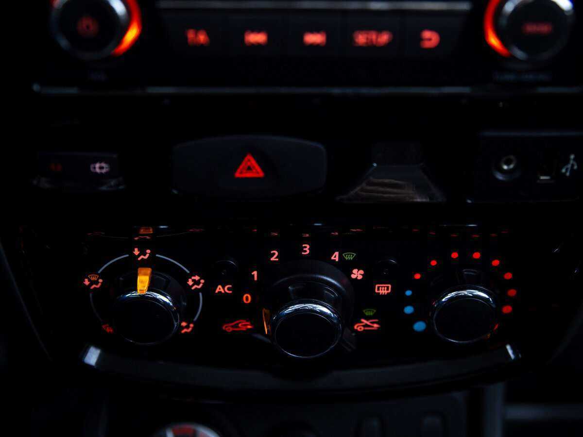 Nissan Terrano с пробегом — 2015 год. Фото: #15