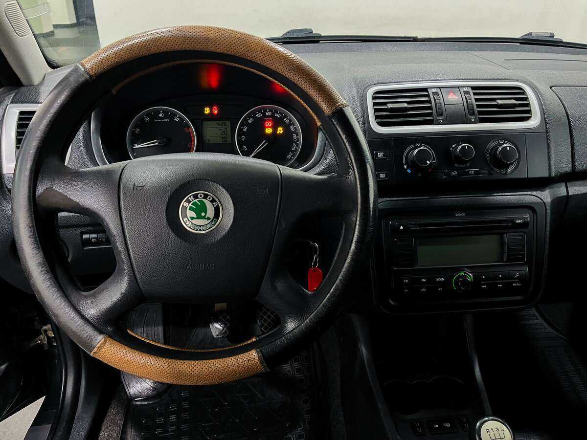 Skoda Roomster с пробегом — 2007 год. Фото: #9