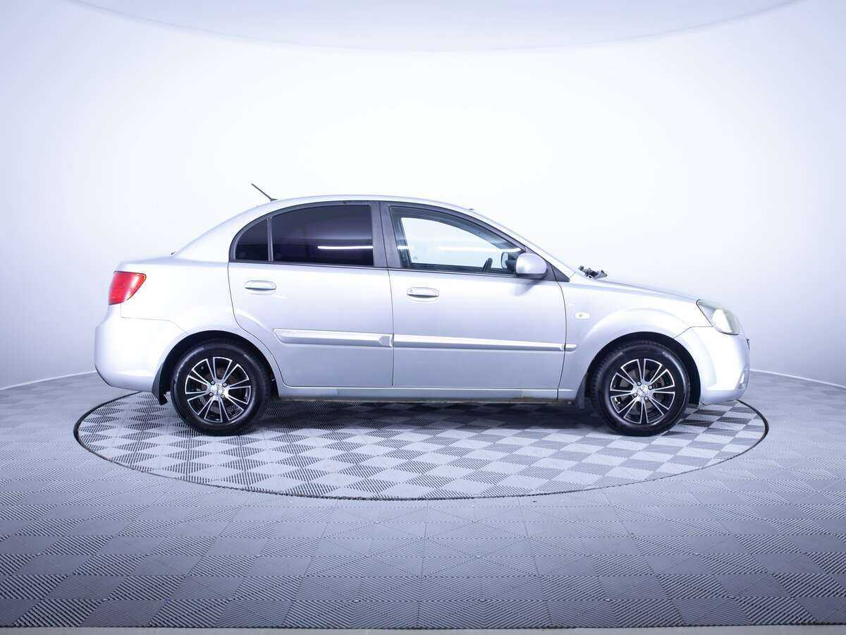 Kia Rio с пробегом — 2010 год. Фото: #3