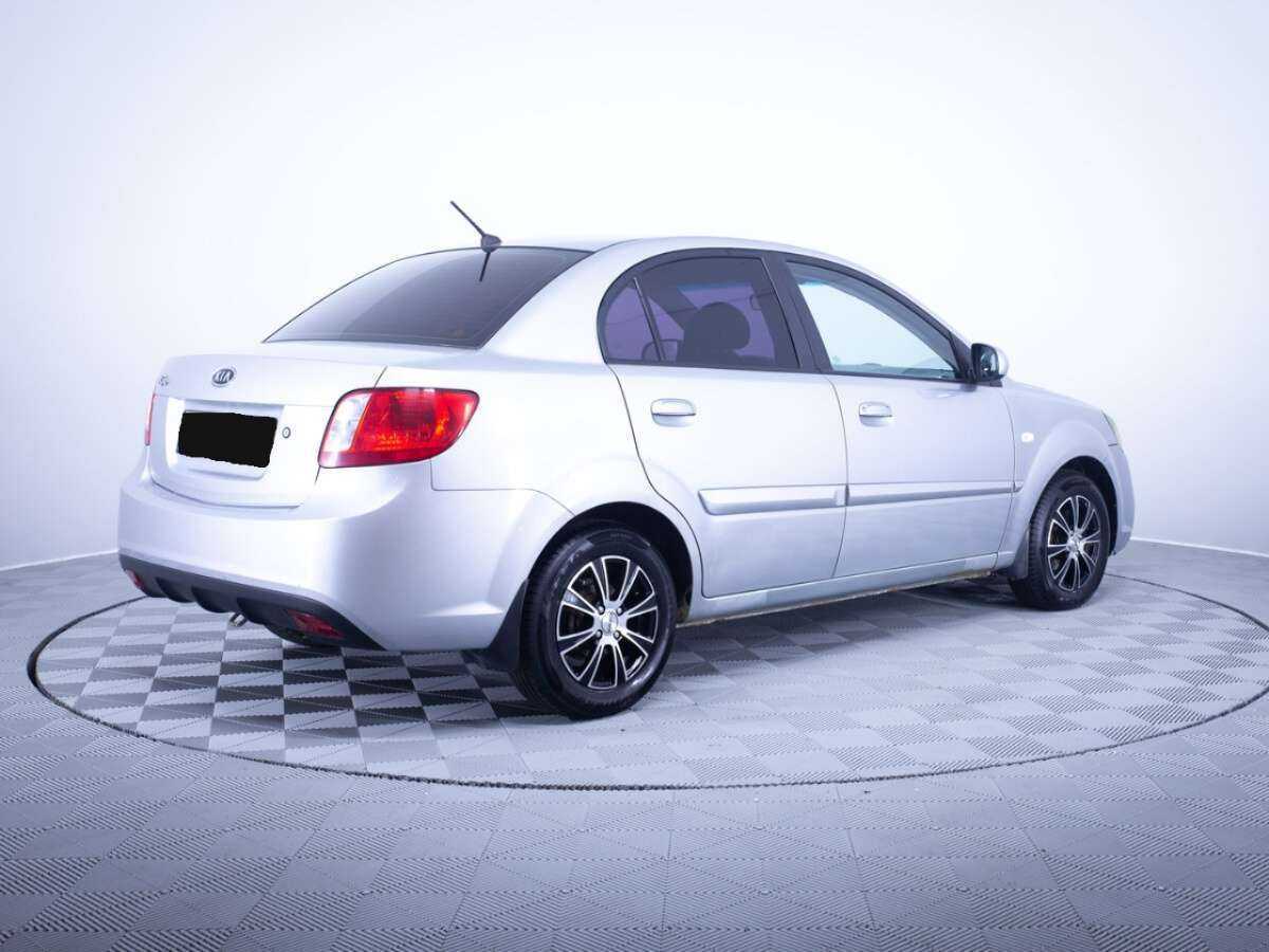 Kia Rio с пробегом — 2010 год. Фото: #4