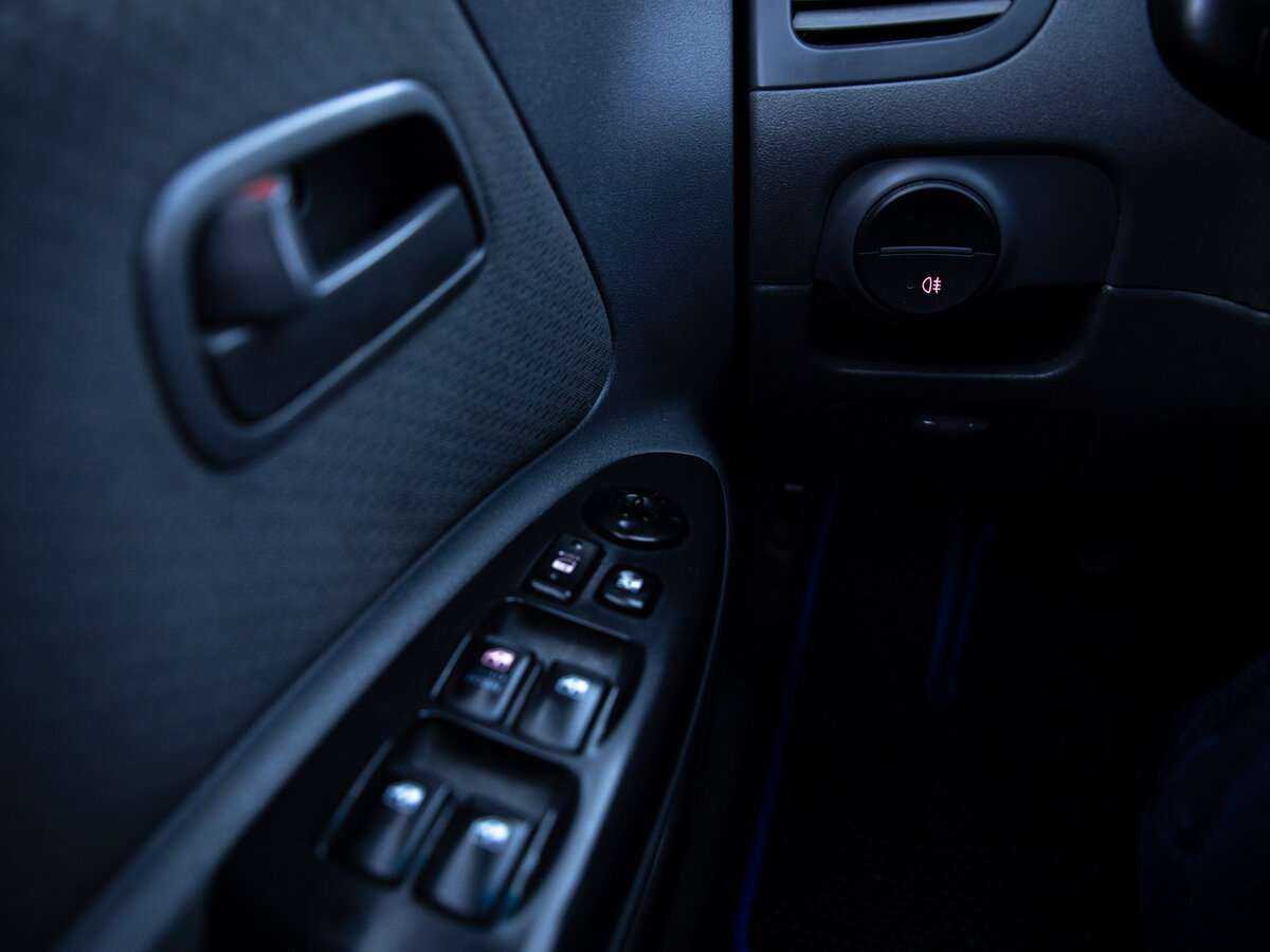 Kia Rio с пробегом — 2010 год. Фото: #11