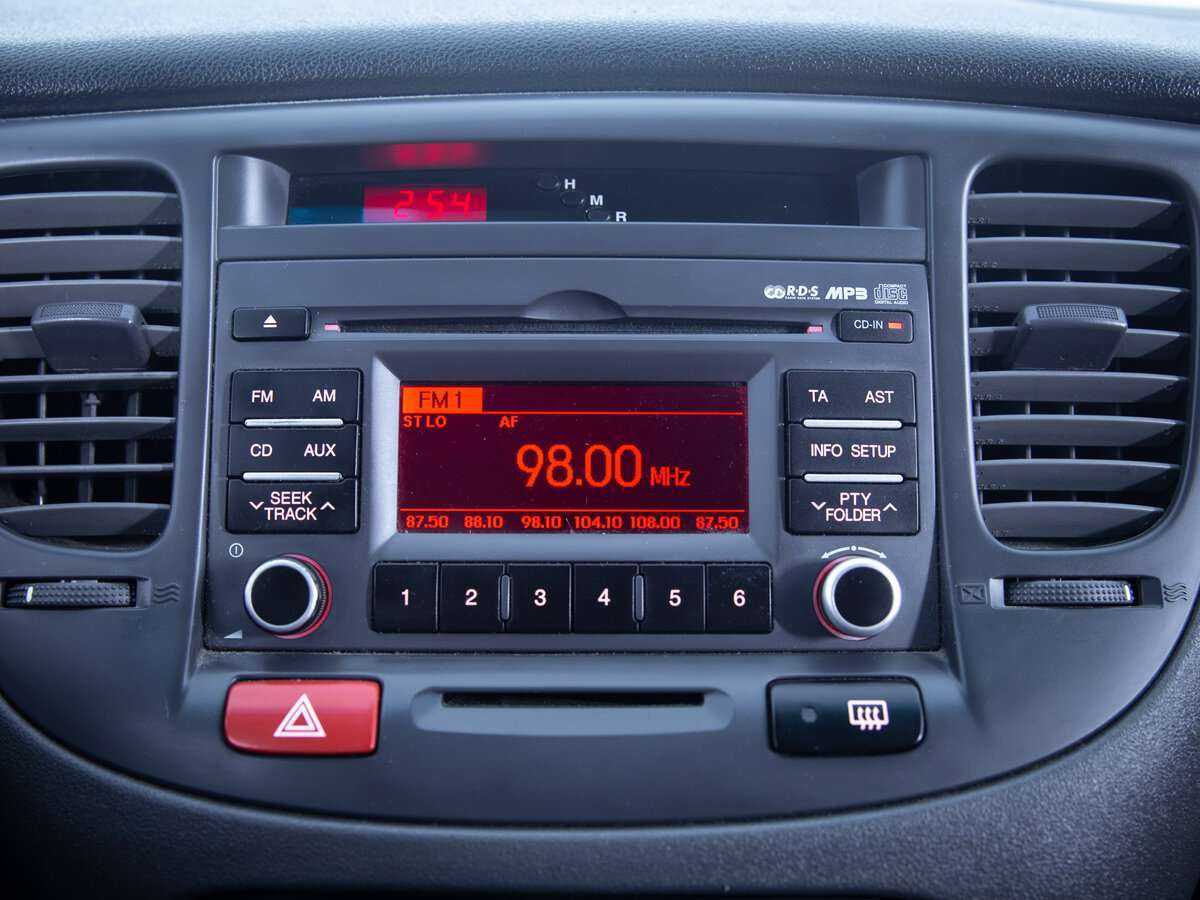 Kia Rio с пробегом — 2010 год. Фото: #14