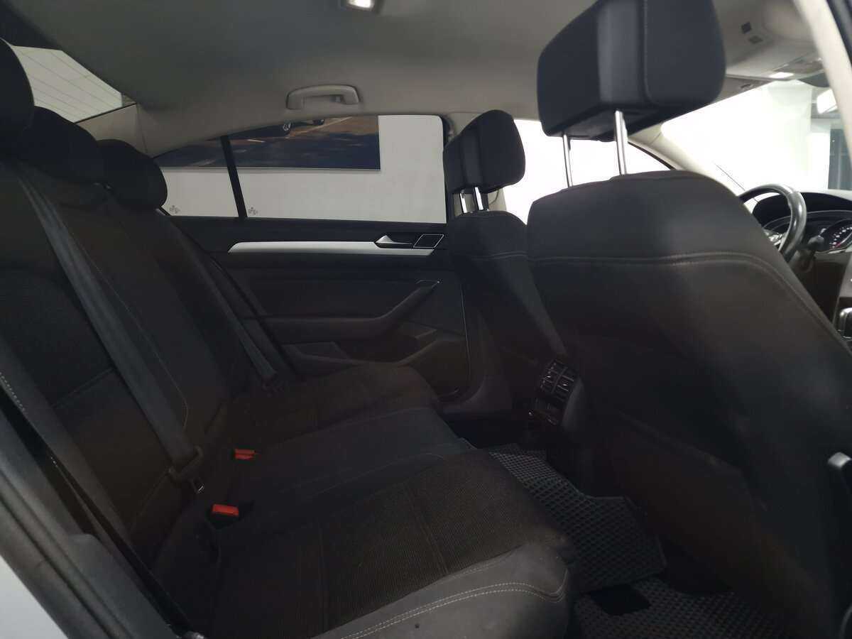 Volkswagen Passat с пробегом — 2015 год. Фото: #16