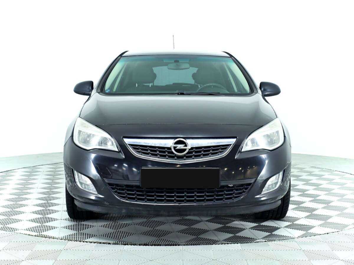 Opel Astra с пробегом — 2011 год. Фото: #1