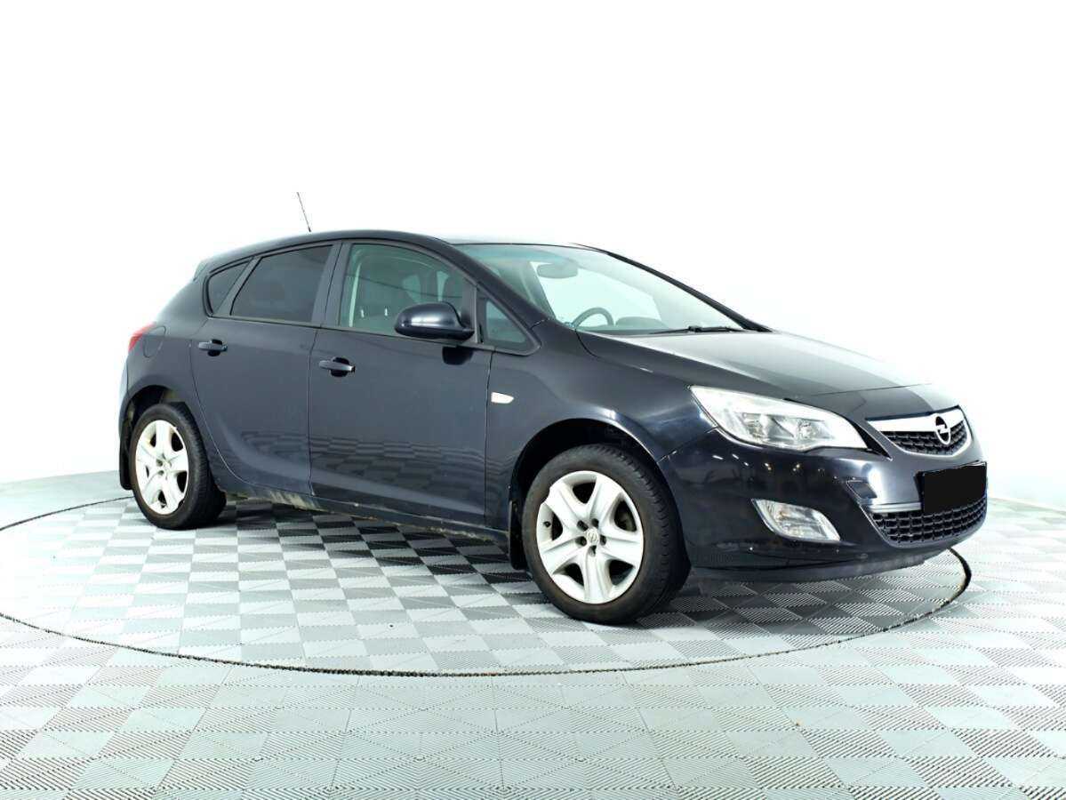 Opel Astra с пробегом — 2011 год. Фото: #2