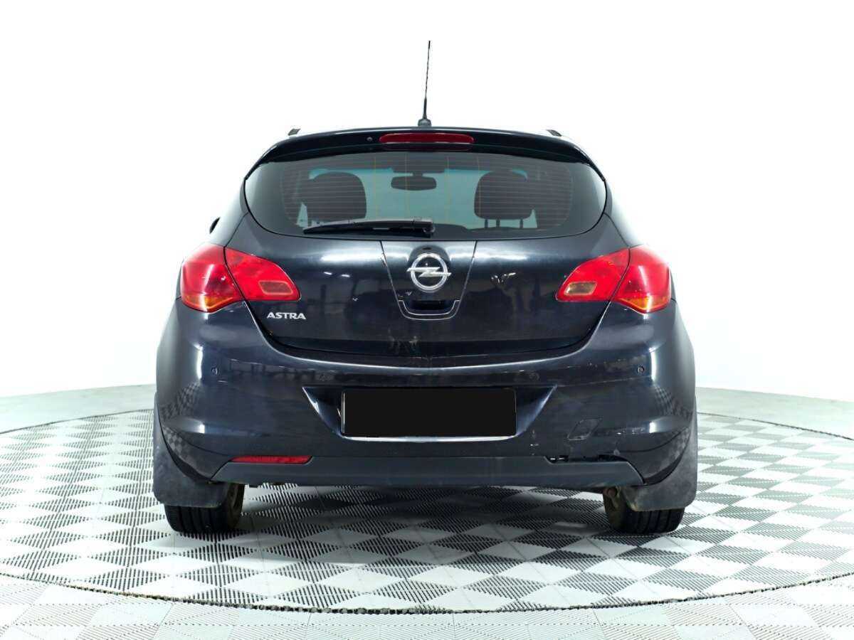 Opel Astra с пробегом — 2011 год. Фото: #5