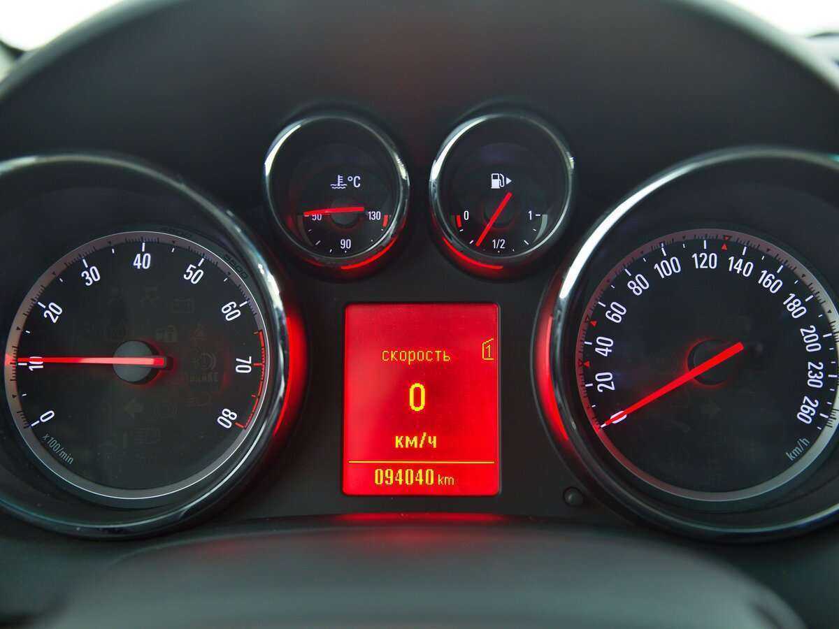 Opel Astra с пробегом — 2011 год. Фото: #8