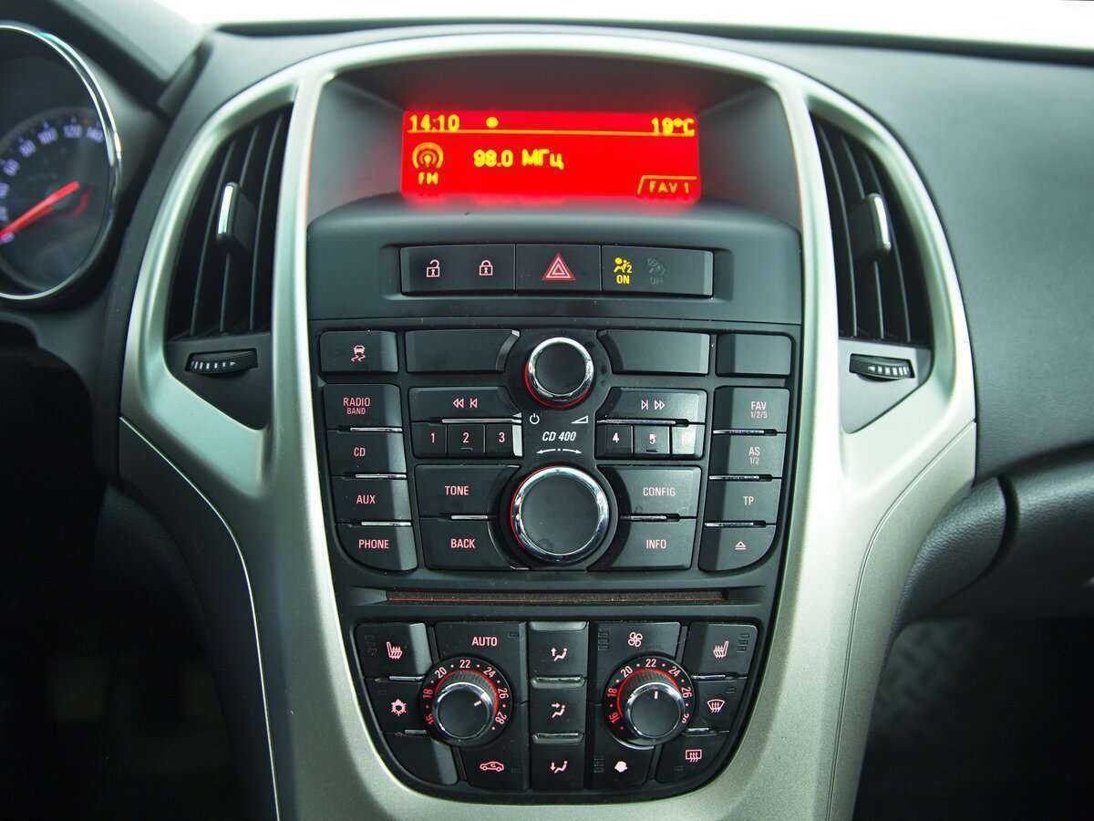 Opel Astra с пробегом — 2011 год. Фото: #12