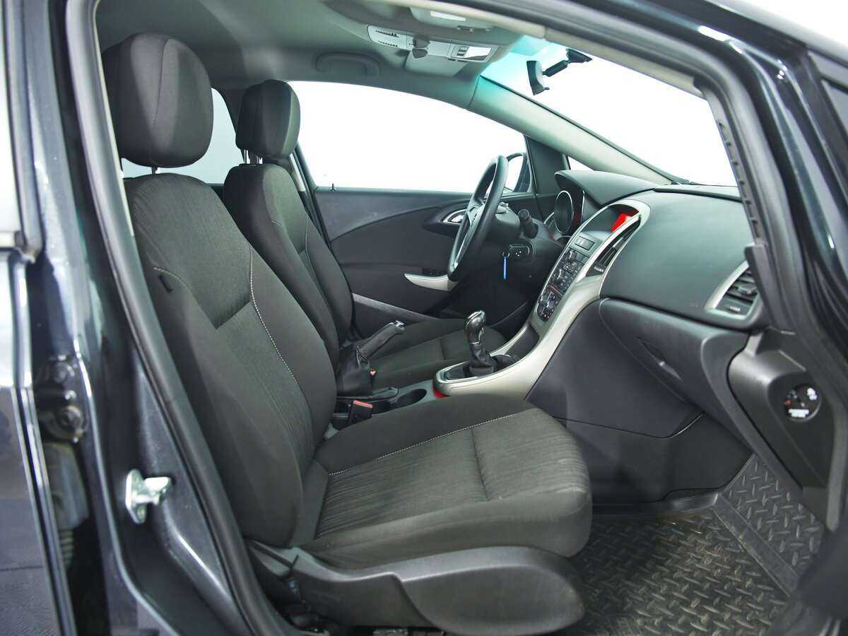 Opel Astra с пробегом — 2011 год. Фото: #15