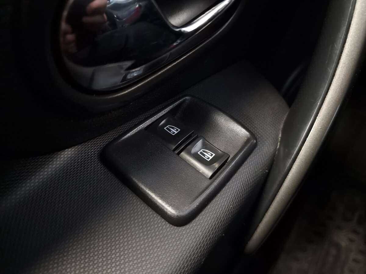 Renault Sandero с пробегом — 2019 год. Фото: #11